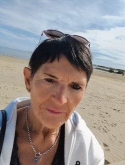 Profil de Yolaine, une femme célibataire de 68 ans à Le Grau-du-Roi