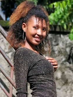Profil de Kevinnah Fabricia, une femme célibataire de 24 ans à Antalaha
