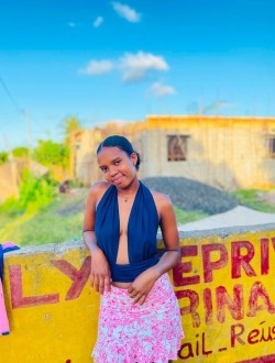 Profil de Prisla, une femme célibataire de 20 ans à Amorondrano
