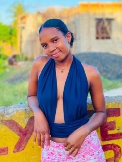 Profil de Prisla, une femme célibataire de 19 ans à Sambava