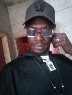 Profil de Baye Darou, un homme célibataire de 37 ans à Keur Massar