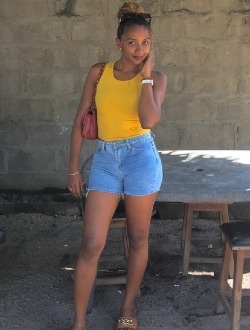 Profil de Marie, une femme célibataire de 33 ans à Antalaha
