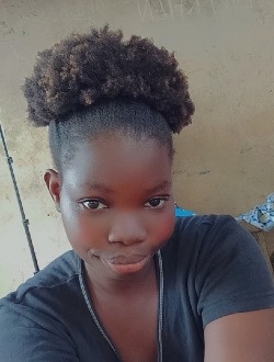 Profil de Salimata, une femme célibataire de 21 ans à Abomey-Calavi
