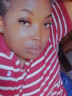 Profil de Christelle, une femme célibataire de 30 ans à Ébolowa