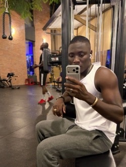 Profil de Pape Djibi, un homme célibataire de 35 ans à Dakar