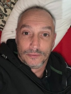 Profil de Julien, un homme célibataire de 46 ans à Caen