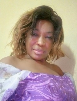 Profil de Bk, une femme célibataire de 51 ans à Kinshasa