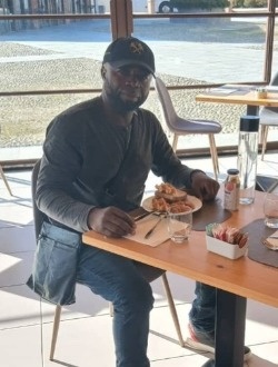 Profil de Engel, un homme célibataire de 44 ans à Yaoundé