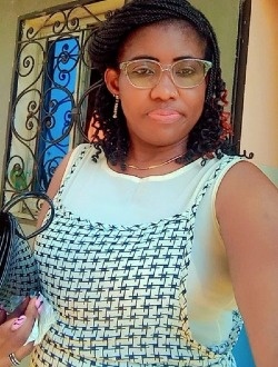 Profil de Miriane, une femme célibataire de 43 ans à Douala