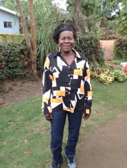 Profil de Marie, une femme célibataire de 67 ans à Mbalmayo