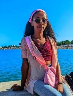 Profil de Yasmina, une femme célibataire de 26 ans à Toamasina