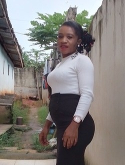 Profil de Virginie, une femme célibataire de 33 ans à Yaoundé