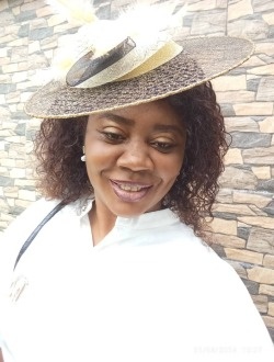 Profil de Christelle Flore, une femme célibataire de 42 ans à Bafoussam