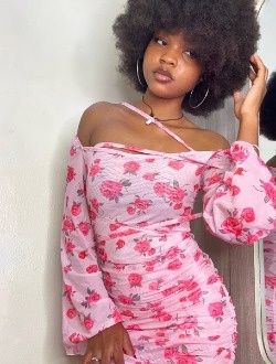 Profil de Diyoror, une femme célibataire de 26 ans à Abattoirs
