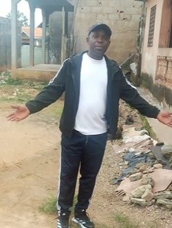 Profil de Denis, un homme célibataire de 50 ans à Yaoundé
