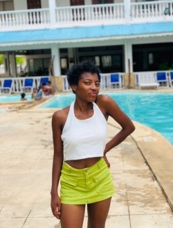 Profil de Julia, une femme célibataire de 19 ans à Tolia