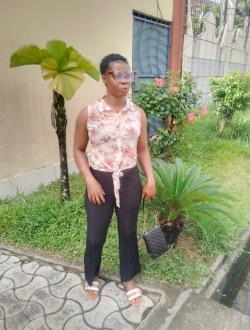 Profil de Sandra, une femme célibataire de 56 ans à Abang