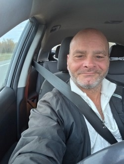 Profil de Simon, un homme célibataire de 48 ans à Laval