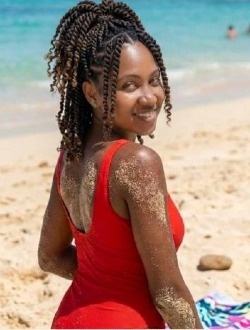 Profil de Fleur, une femme célibataire de 24 ans à Antalaha