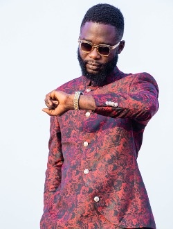 Profil de Emmanuel, un homme célibataire de 32 ans à Abidjan