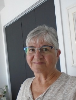 Profil de Francine, une femme célibataire de 70 ans à Saint-Constant