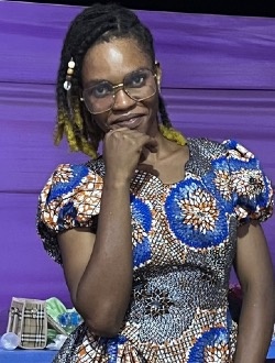 Profil de Luna, une femme célibataire de 21 ans à Lomé