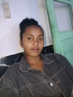 Profil de Ernestine, une femme célibataire de 22 ans à Antalaha