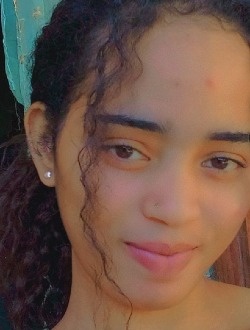 Profil de Laura, une femme célibataire de 25 ans à Aharana