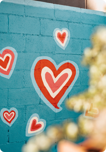 Coeurs sur un mur