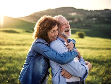 Couple sénior très amoureux